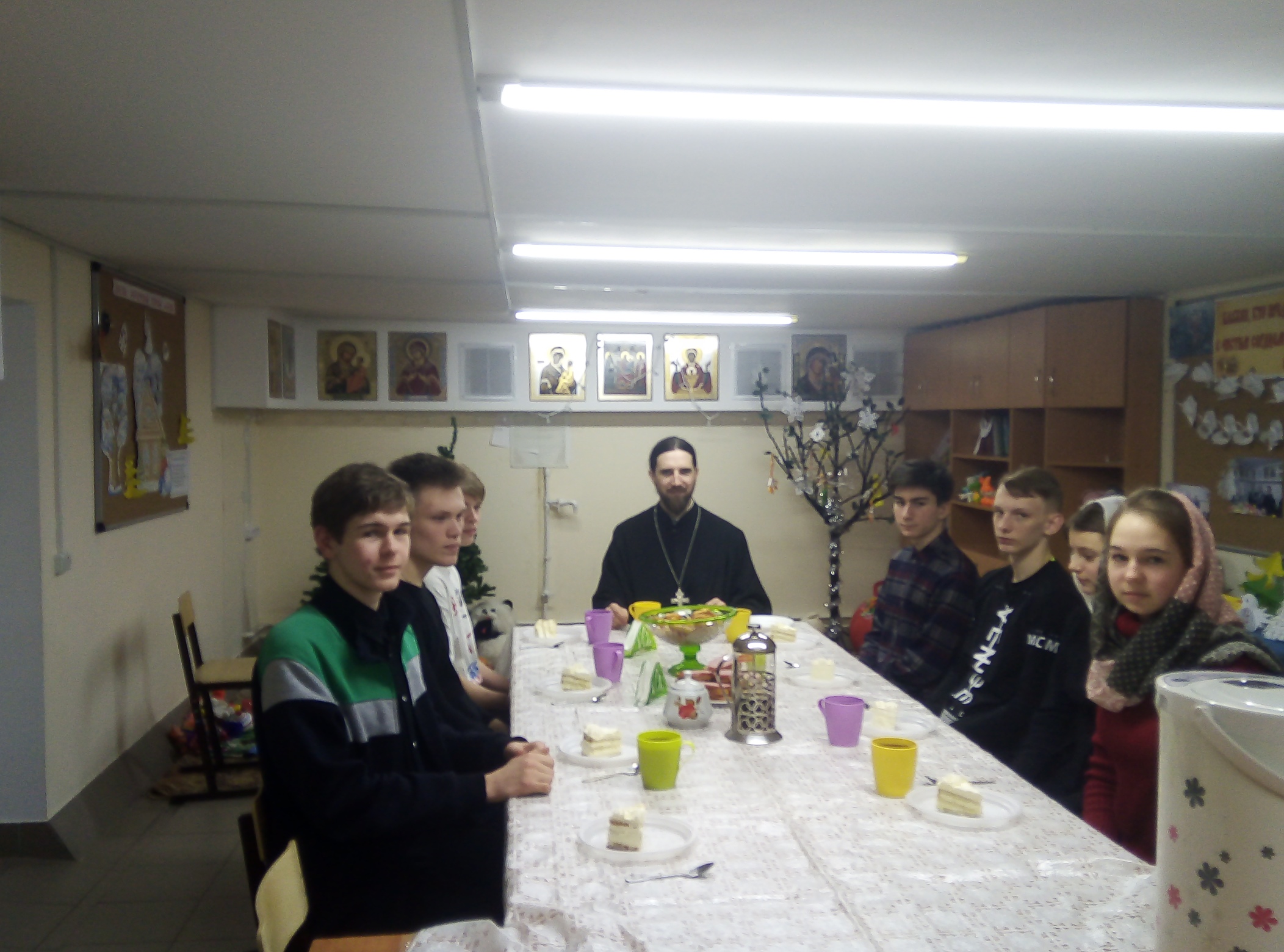 В Никольском храме г. Ртищево прошла встреча священника с православной молодёжью